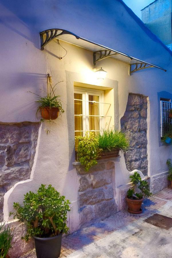 La Casetta Al Centro Di Olbia Exterior photo